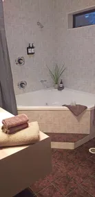 Shadzz Motel - Image 2