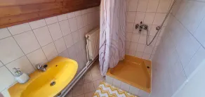 Holiday apartment with free Wi-Fi and garden pavilion - Image 3