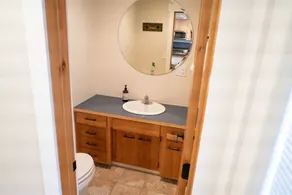 CLEAN, easy checkout. Close to downtown Bozeman, hiking, skiing, and MSU. - Image 4