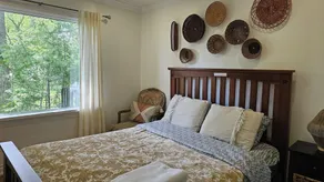  Experience Blissful Lakeside Living: Retreat with Stunning Views, Beach Access - Image 5