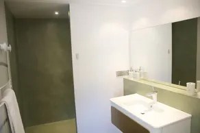 Gite 2 Chambres Avec Terrasse Couverte et Bain à Remous - Image 3