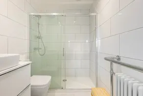 Family King Suites with Free Parking & Garden - Image 3