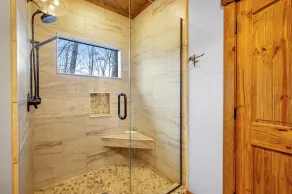 Mountain Breeze, an exquisite home with stunning mountain views is conveniently - Image 4