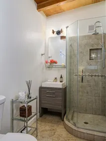 Cozy guesthouse in an urban nature  - Image 3