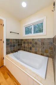 Murph Lodge- 4BR w/AC, Hot Tub, Billiards, Ping Pong and More! - Image 4