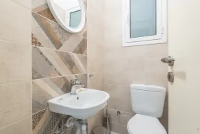 Victoria Plaza Palace Apartment No. 3 - Image 3