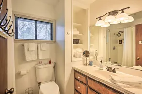 Sagle Lakefront Escape: Private Beach Access! - Image 2