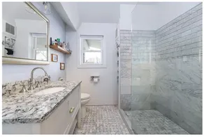 Remodeled Jamestown beach cottage within walking distance to beach - Image 2