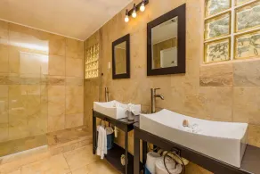 Beautiful 4BR 3BA Villa w/ Private Pool & Jacuzzi - Image 3