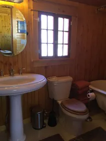Beautiful cottage on quiet country road walking distance to charming North Creek - Image 3