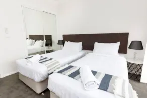 Escape to stylish comfort in this modern apartment! - Image 3