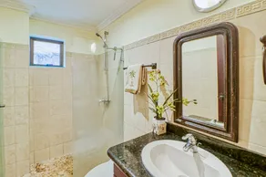 Fantastic Condo W/ Full Kitchen, WiFi, Private Balcony & Central Location - Image 5
