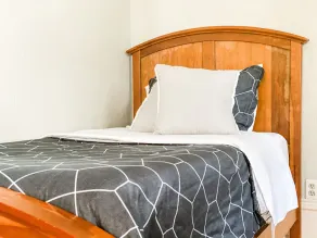 Spacious, Artsy, Historic Downtown Home - Image 5