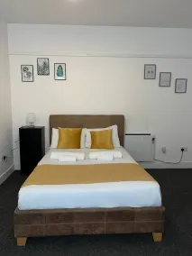 Comfort Studio Ensuite - Image 4