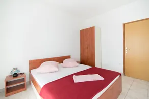 Apartments Neva Standard Two Bedroom Apartment with Terrace and Sea View 4Z - Image 3