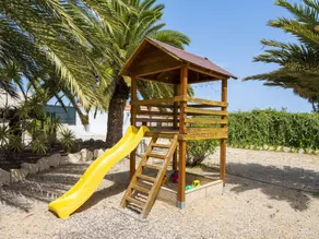 Private house with pool & garden - Image 2