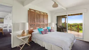 Stunning home close to beach and island attractions. - Image 3