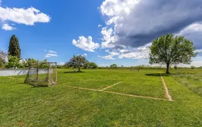 Appartamento con grande giardino per giocare a calcio - Image 2