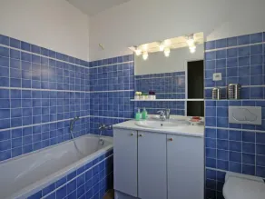 Geräumiges Haus mit überdachtem Pool und WLAN in Laleu - Image 5