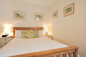 1 COBB VIEW, family friendly, character holiday cottage in Lyme Regis - Image 3