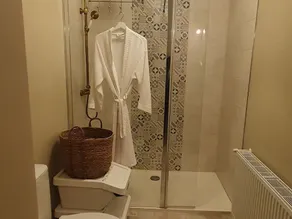 Charming Renovated Apartment Near Verdun for 2 with Modern Amenities - Image 2