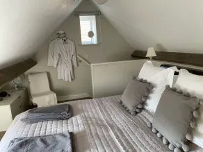 17th Century converted Coach House in Shaftesbury, Dorset - Image 5