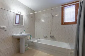 Holiday Home 'La Clau Casa Rural ' with Mountain View, Private Terrace and Wi-Fi - Image 4