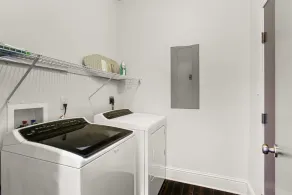 Stylish 2-Bedroom Apartment in Garden District - Image 2