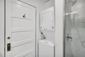 Queen Bed + Kitchen + Washer/Dryer, Mt Shasta #206 - Image 5