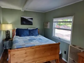 Lakeview Cottage: Spacious Lakeside Retreat for Families and Friends - Image 4