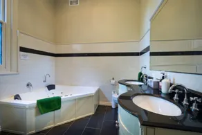 Rent your own Hotel in the Victorian Goldfields - Image 3