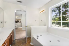 Spacious, Relaxed 5 Bedroom Getaway - Image 4