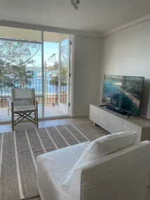 Beachfront Balmoral bliss designer NEWLY renovated apartment - Image 4