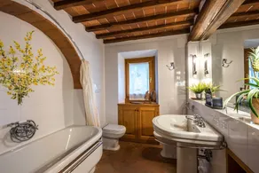 « Villa Erbolino » avec jardin privé, baignoire extérieure en pierre et Wi-Fi - Image 3