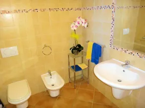 Nice apartment for 4 guests with A/C, TV, terrace and pets allowed - Image 2