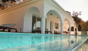 Villa Bugenvilla près de la mer avec une vue magnifique sur la Méditerranée - Image 4