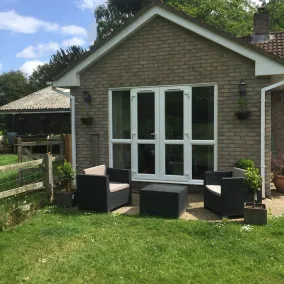 Large Self Contained Annex situated in the New Forest - Image 4
