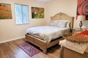 New In City Comfort Condo Getaway - Image 4