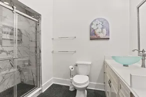 2BD In Heart of Mid CIty | 2 Blocks off Street Car - Image 2