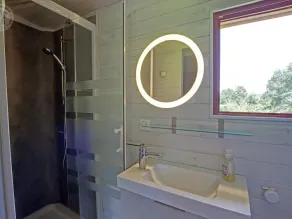 Charming caravan for 4 guests with pets allowed, linens and cleaning included - Image 3