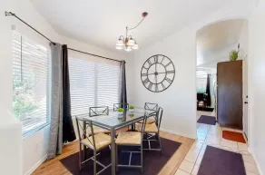 Family and Senior-Friendly VERY Private Home. FREE Heated Pool & Hot Tub! - Image 4
