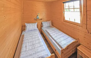 Schmuckes Holzhaus im Grünen - Image 4