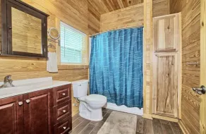 Texas Size, Pet Friendly Barndominium with Hot Tub Overlooking Toledo Bend Lake. - Image 3