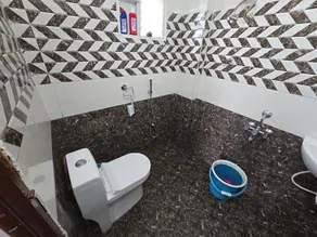 Newly constructed & fully furnished close to walkable beach apartment - Image 2
