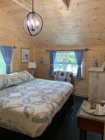 Waterfront Lakefront Cottage, Sleeps 6. Parking. - Image 4