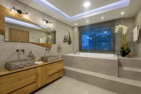 Exclusive beachfront penthouse retreat with private hot tub - Image 3