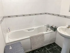 4c Gaia Lane - Image 2
