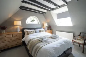 The Stables: full of character near the Pantiles with secluded courtyard garden - Image 5