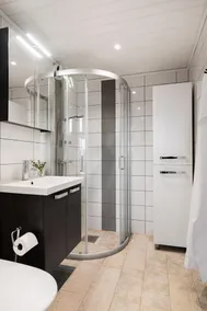 Agréable appartement de vacances adapté aux familles avec internet haut débit et barbecue | Vue sur l'eau - Image 2