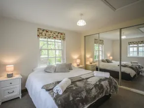 6 bedroom accommodation in Dorrington, near Church Stretton - Image 4